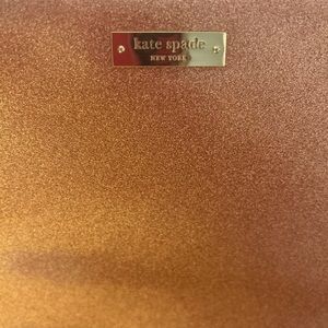 Measurements
15.3" W x 10.6" H x 0.8" D